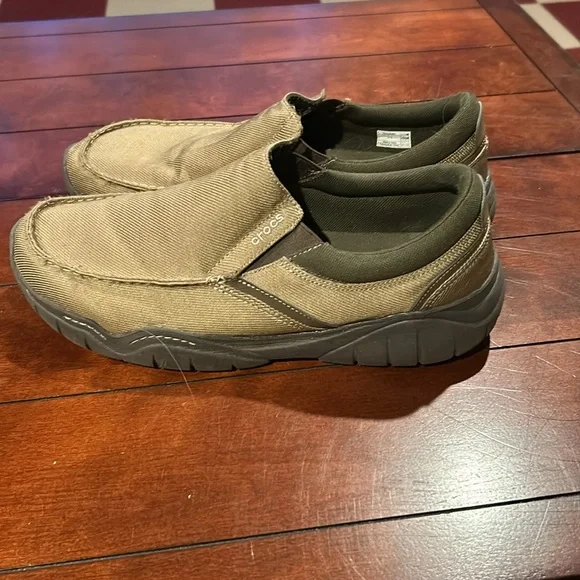 Crocs 204694 sales